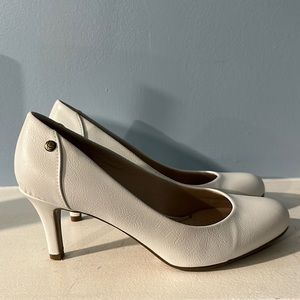 Women’s white pumps size 7M